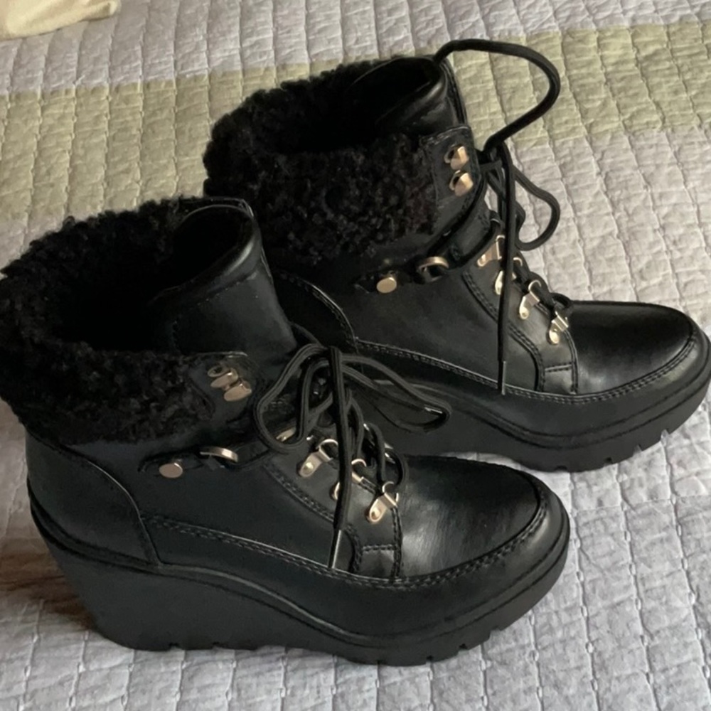 Guess Black tie up booties 7.5 NWT